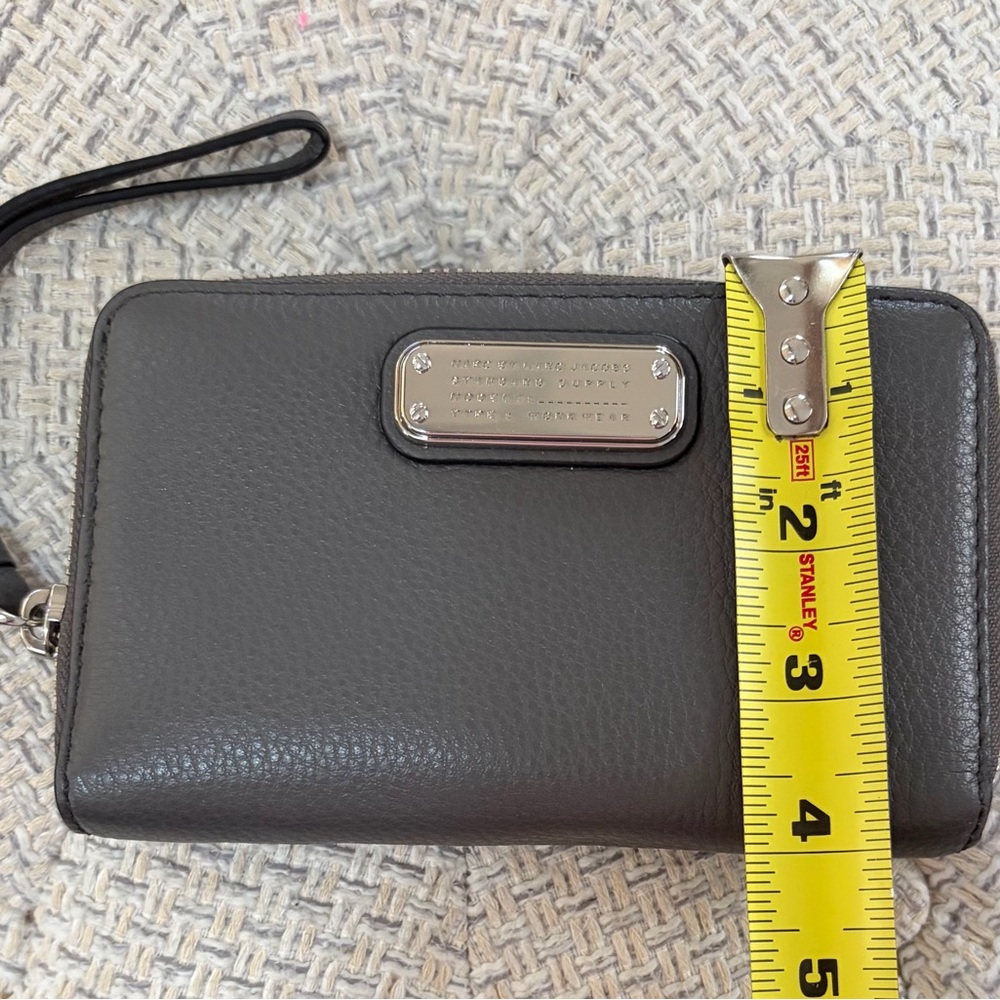 Marc By Marc Jacobs Pebbled Leather Zip Wallet - Dark Gray - Picture 3 of 3